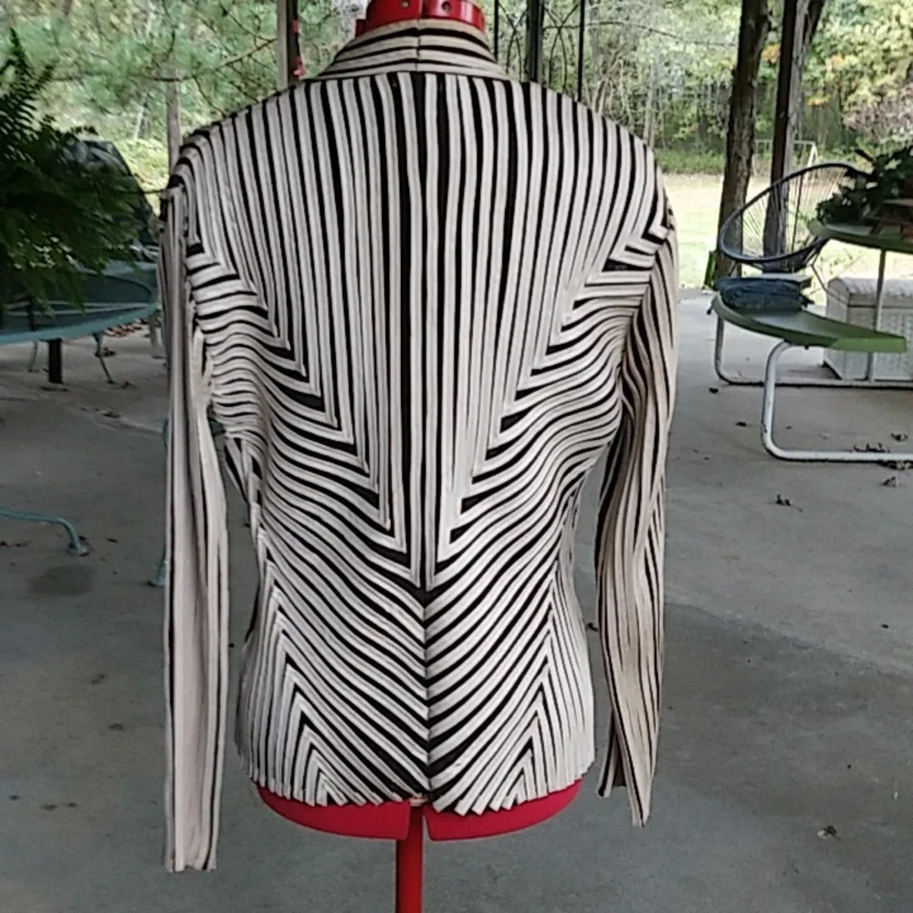 Obstinee Geometric Black & beige Zippered stretch Cardigan Jacket Blazer - Picture 2 of 6